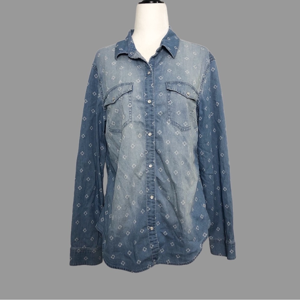 💜 M 💜 Denim Shirt Buttondown Print Faded Patch Pockets Faux Pearl​